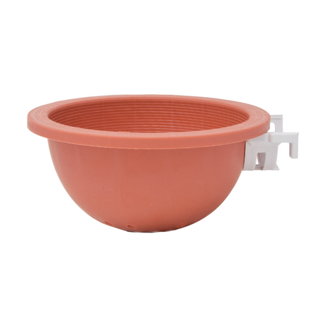 Nest mit Plastikhaken